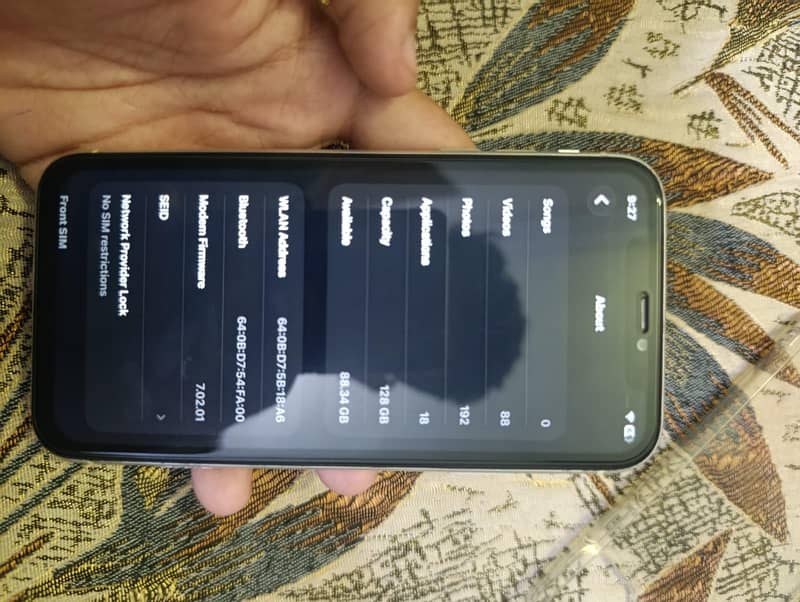 Apple iPhone 11 4