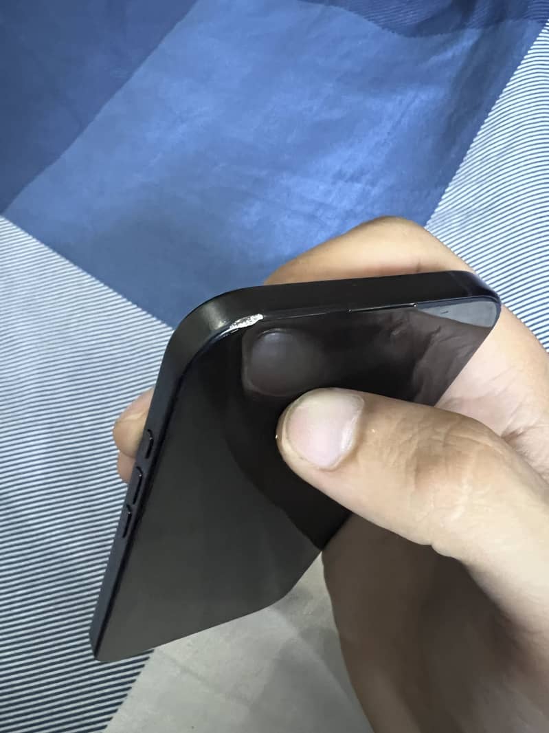 Apple iPhone 16 2