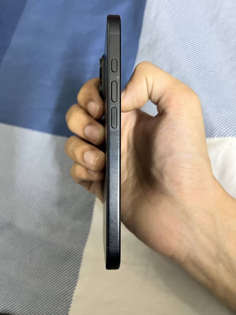 Apple iPhone 16 3