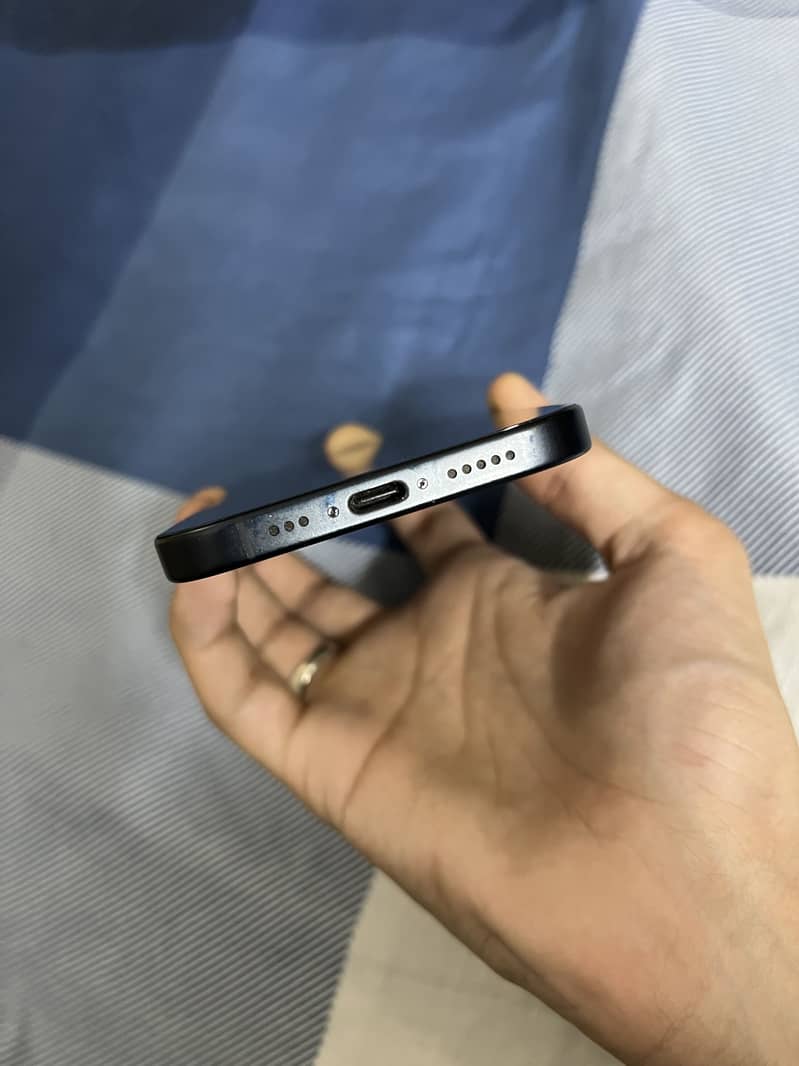 Apple iPhone 16 4