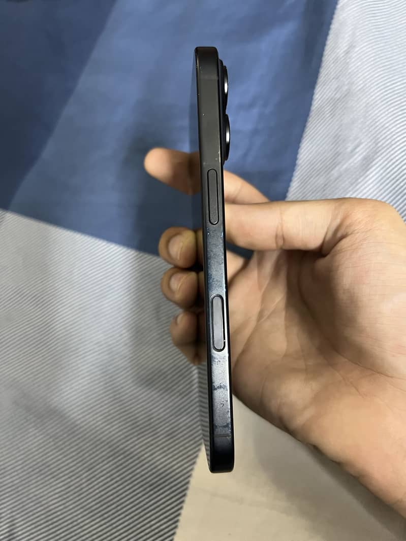Apple iPhone 16 5