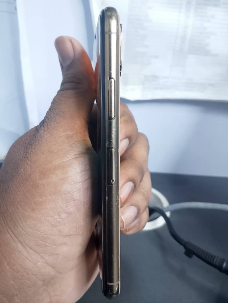 Apple iPhone XS 1