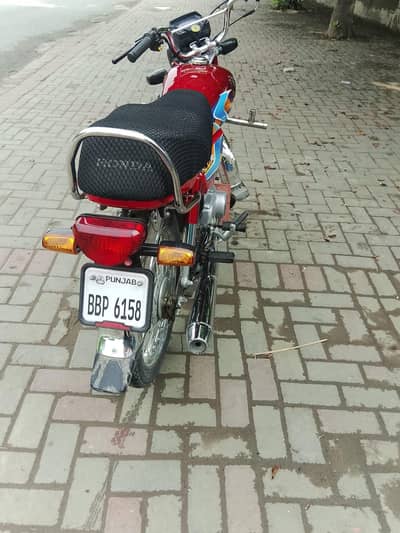 I m selling Honda CD 70cc 25 model 26 ka stricker brand new condition