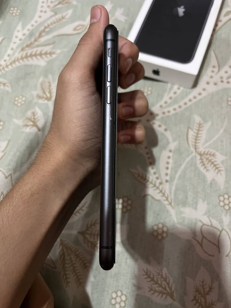 Apple iPhone 11 3