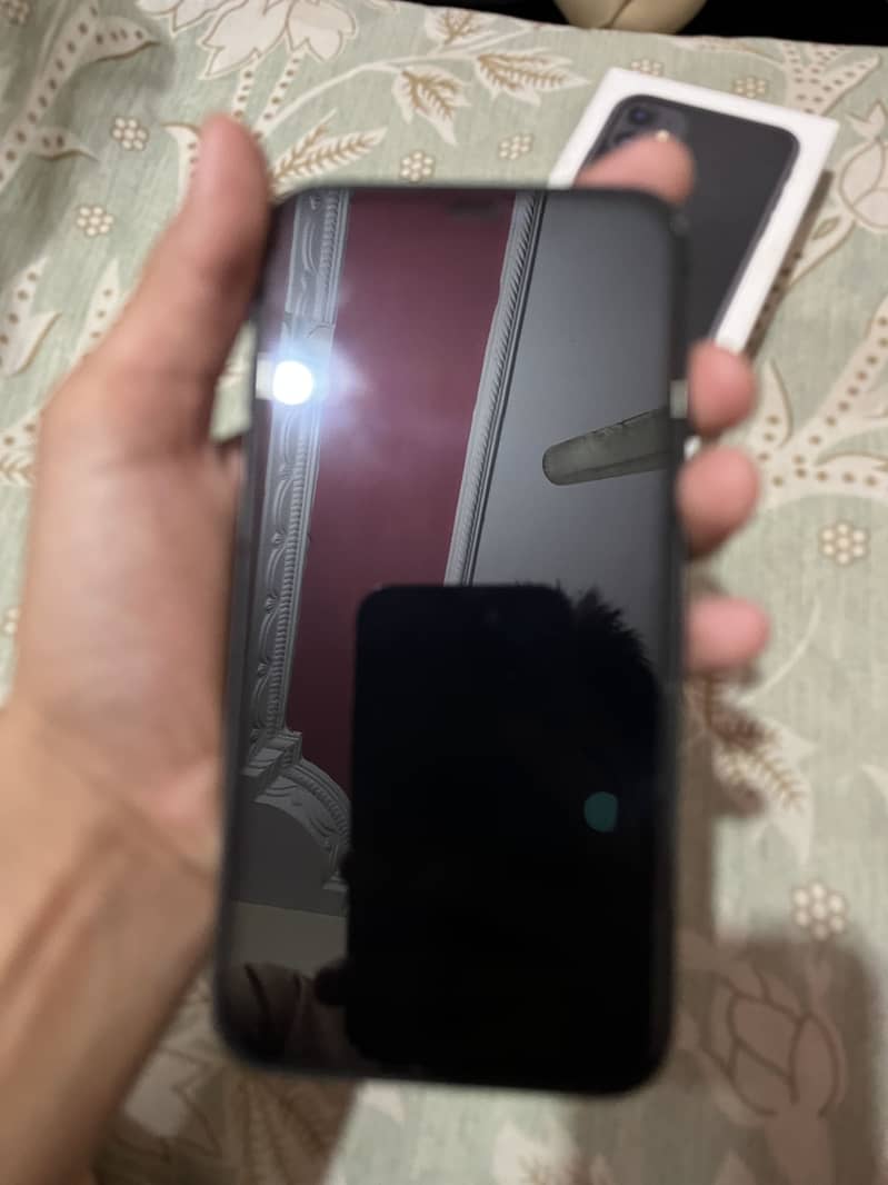 Apple iPhone 11 4