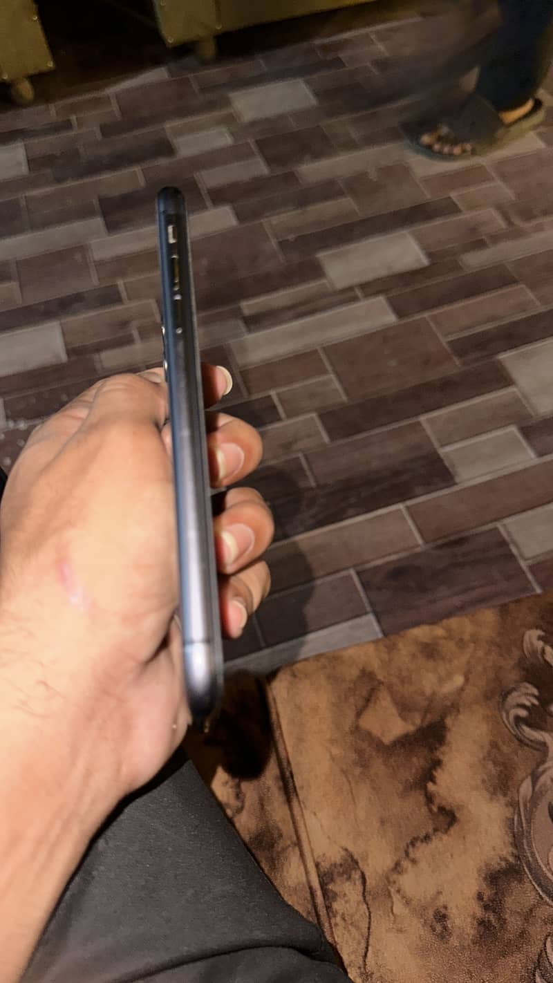 Apple iPhone 11 3