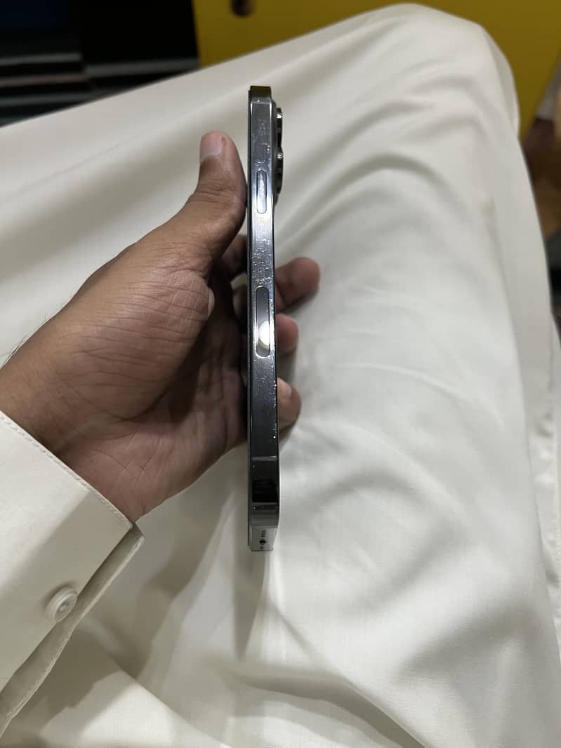Apple iPhone 14 Pro Max 4