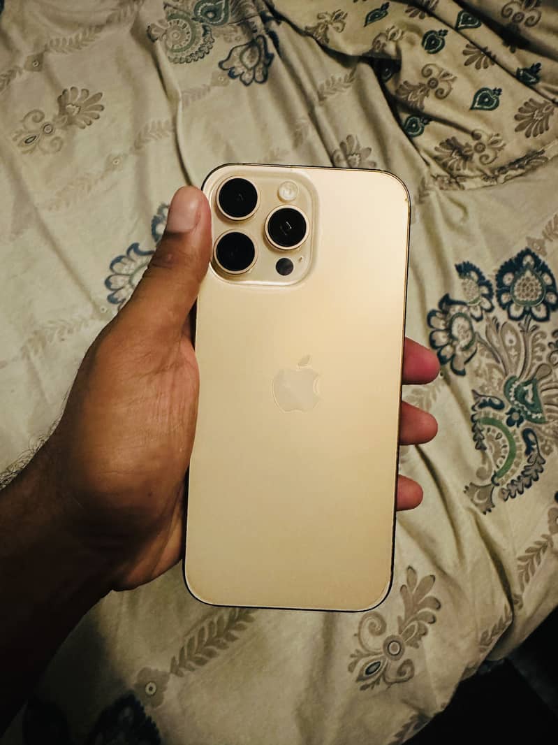 Apple iPhone 16 Pro Max 0