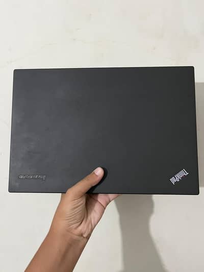Lenovo Thinkpad T440 i7 4th generation, All ok ,2 to 3 hours battery .