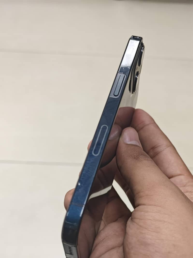 Apple iPhone 13 2