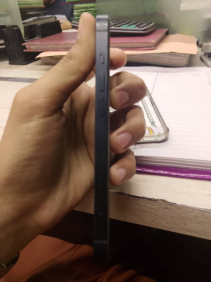 Apple iPhone 13 2
