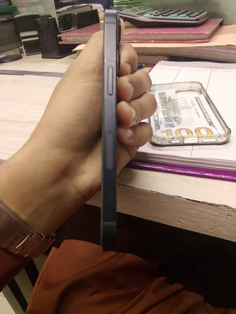 Apple iPhone 13 3