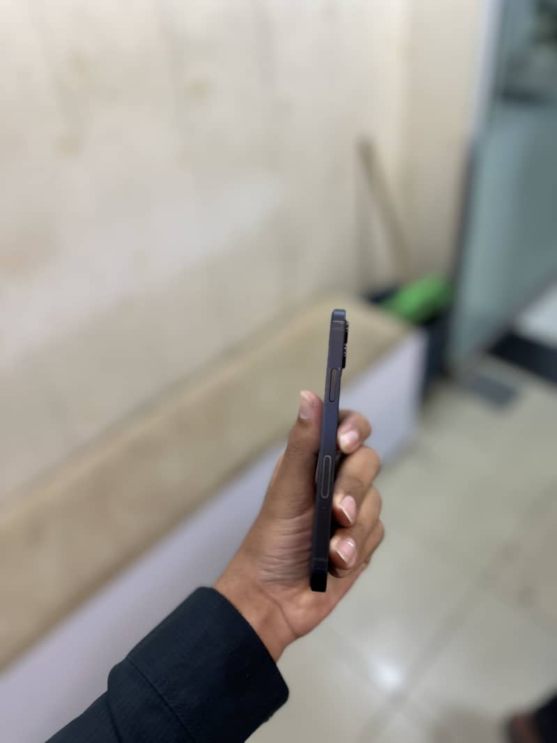 Apple iPhone 12 1