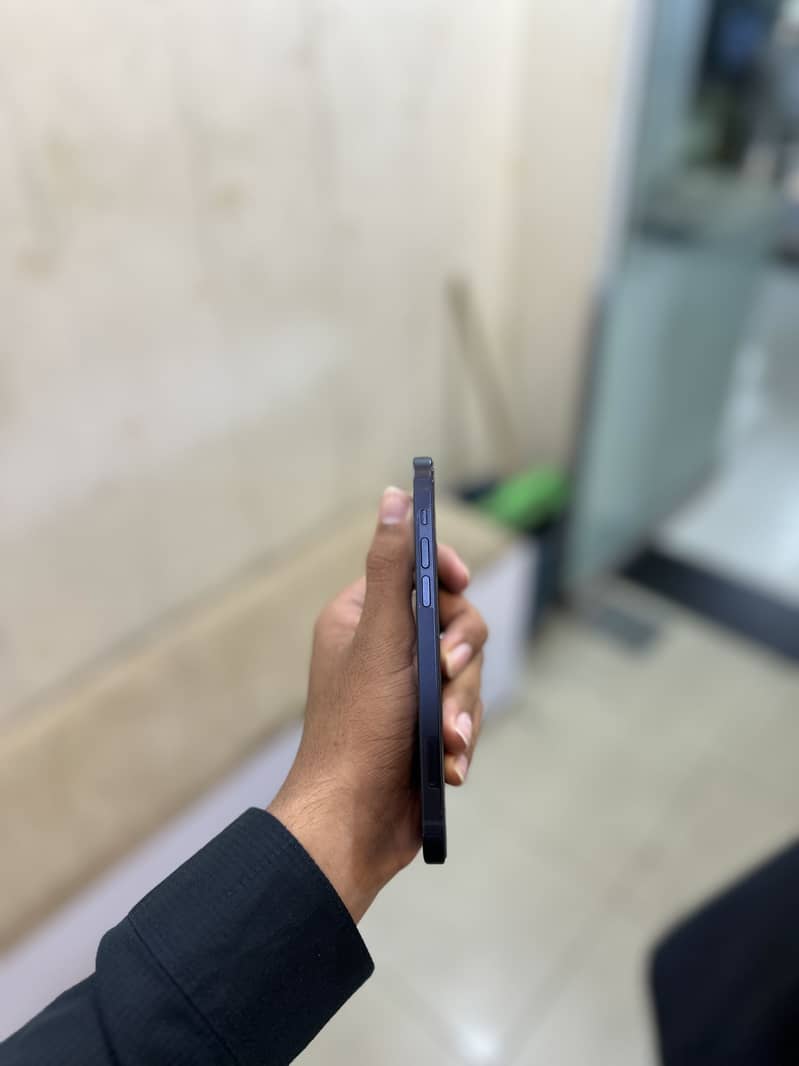 Apple iPhone 12 3