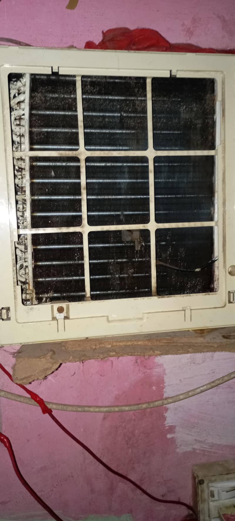 window AC 1