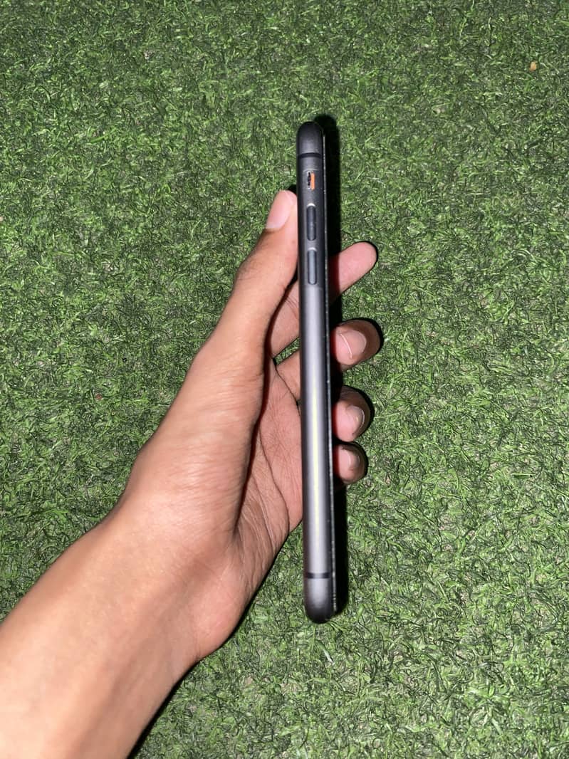 Apple iPhone 11 3