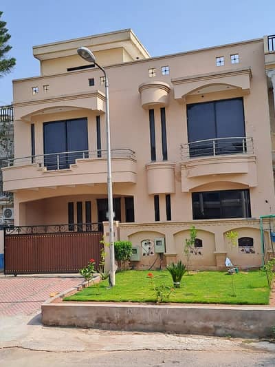 I-8 Beautiful Near Kachnar Park Full House For Rent