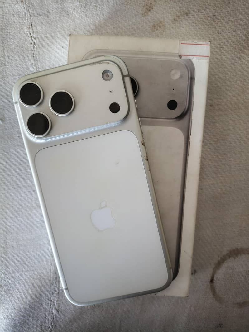 Apple iPhone 17 Pro Max 0