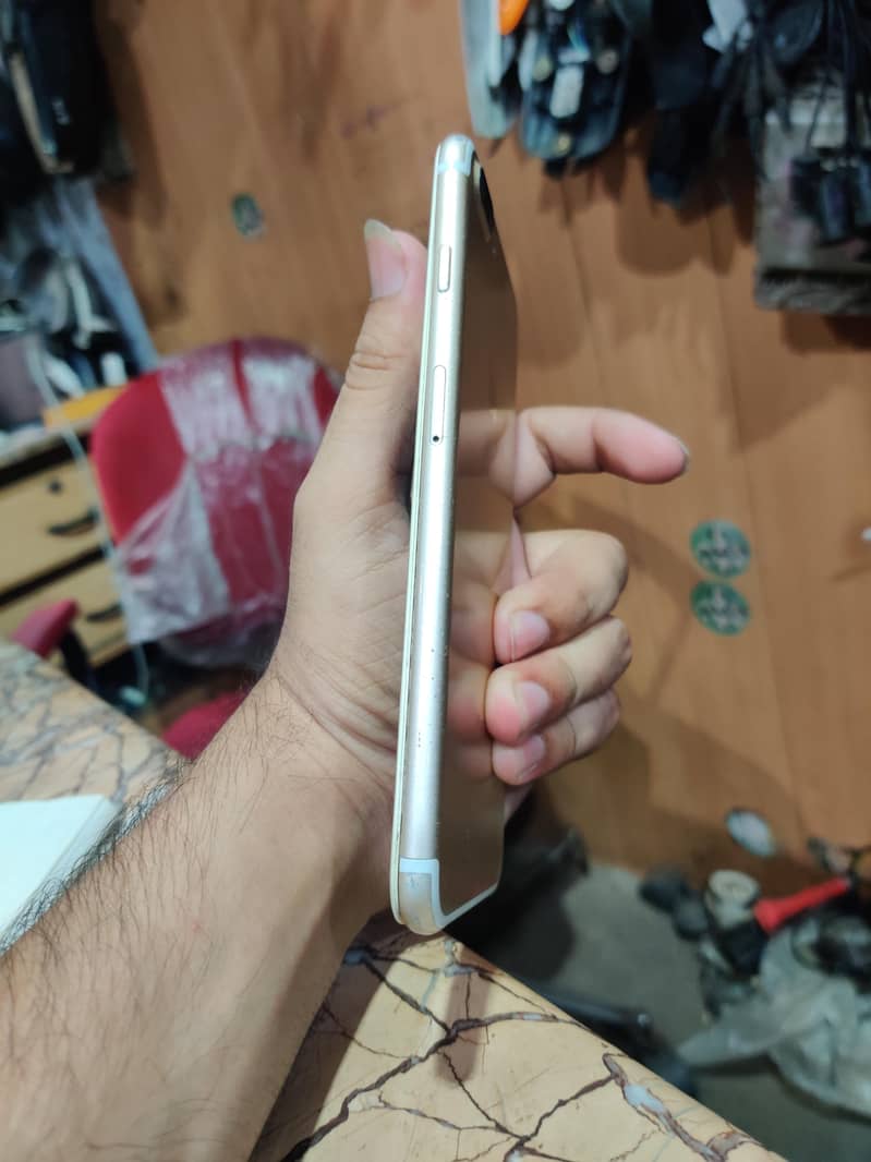 Apple iPhone 7 Plus 1