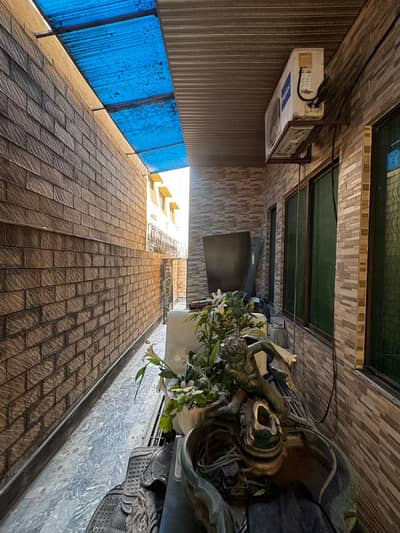 FACING PARK 10 MARLA HOUSE FOR SALE VERY HOT LOCATION
