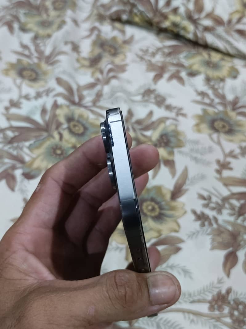 Apple iPhone 13 Pro 1