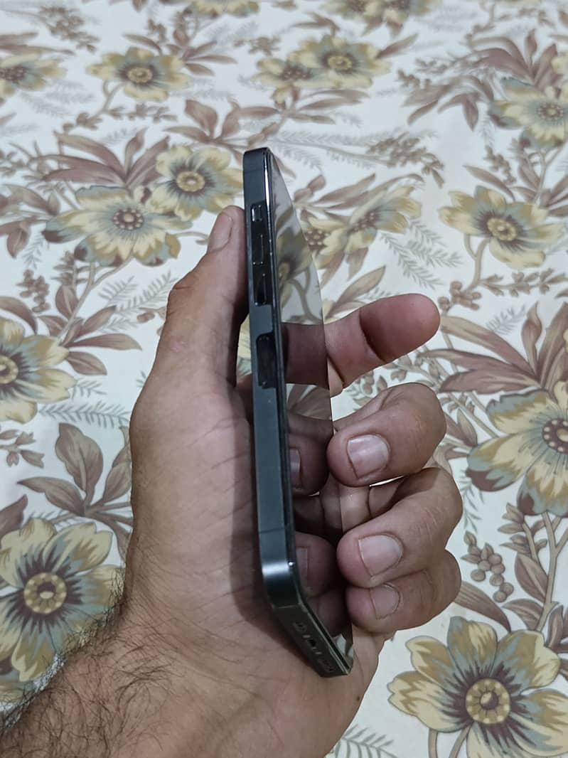 Apple iPhone 13 Pro 2