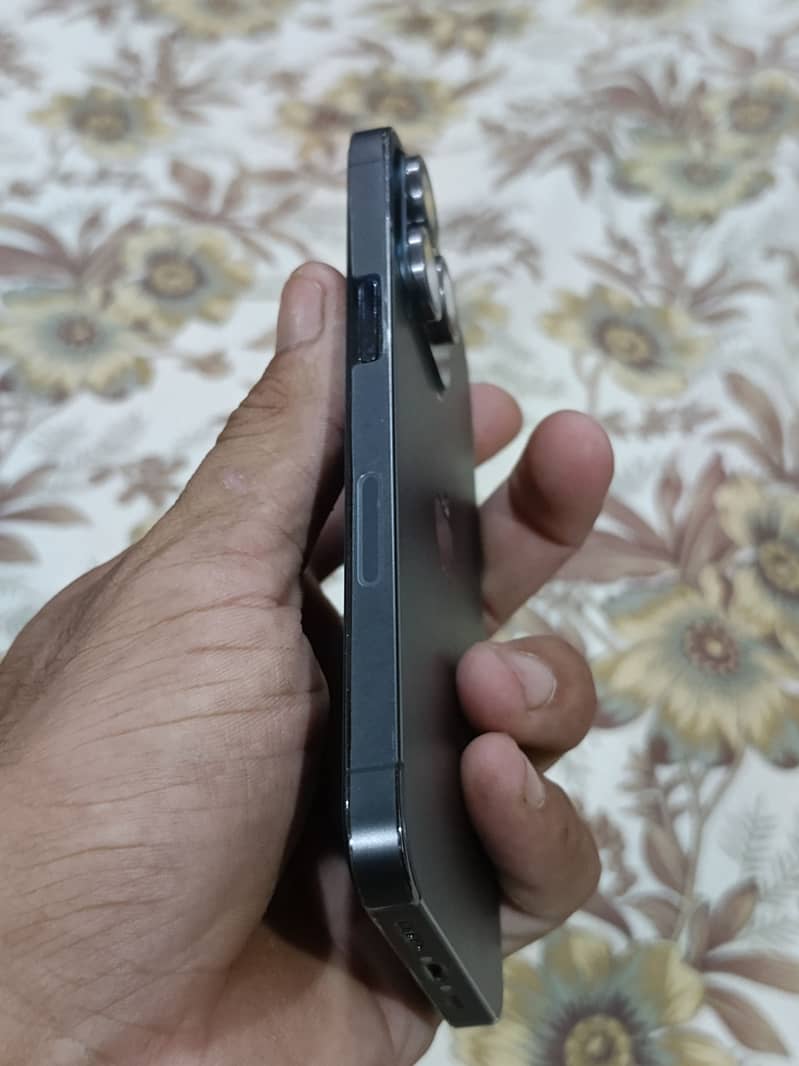 Apple iPhone 13 Pro 4