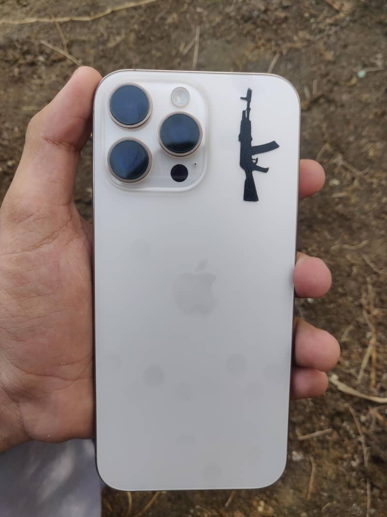 Apple iPhone 16 Pro Max 3