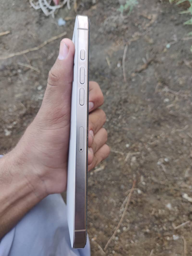 Apple iPhone 16 Pro Max 5