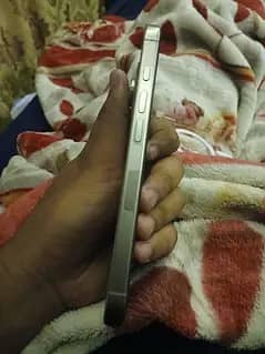 Apple iPhone 16 Pro 2
