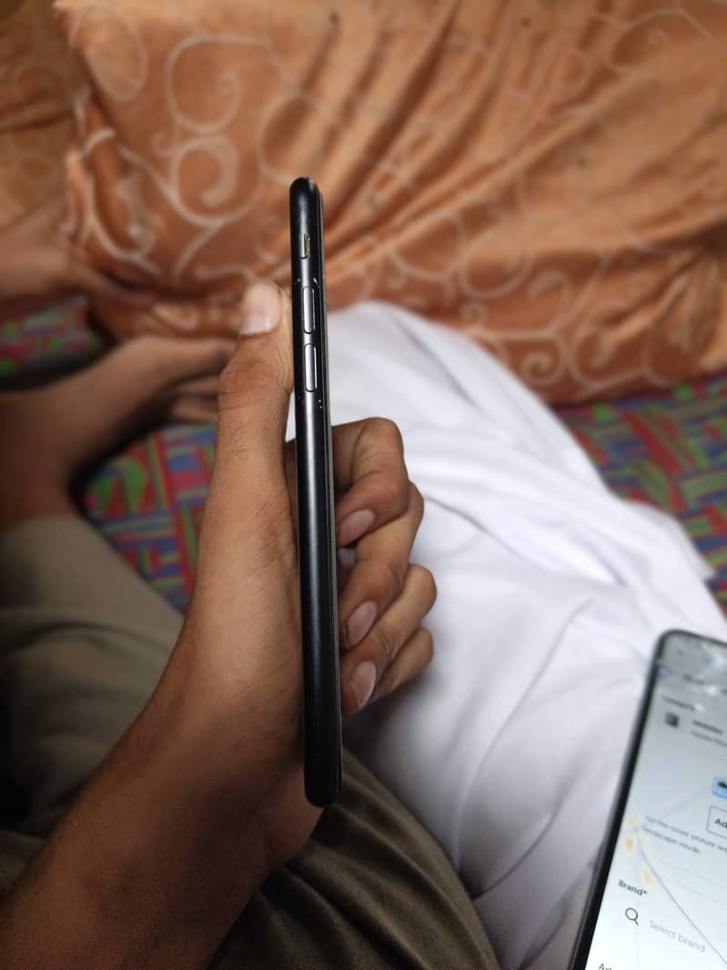 Apple iPhone 7 3