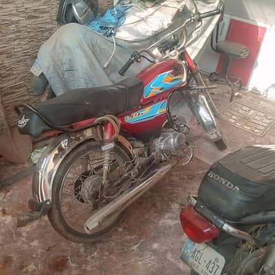 bike bilkul buy and drive ki halat ma hay