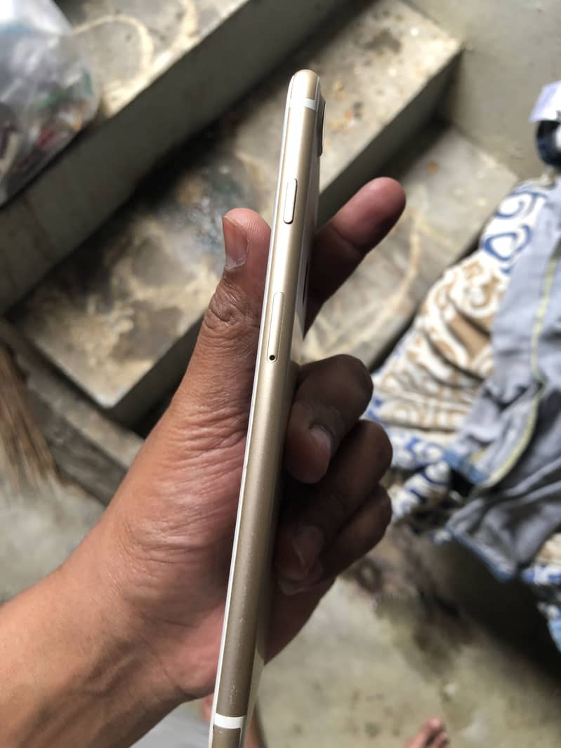 Apple iPhone 7 Plus 0