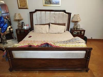 Sheesham wood bed set with two side tables