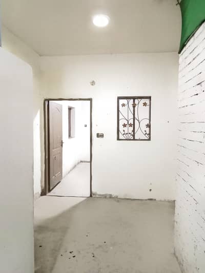 2 Marla 1st floor portion rent at main canal road Lalpul Muglpura Lhr