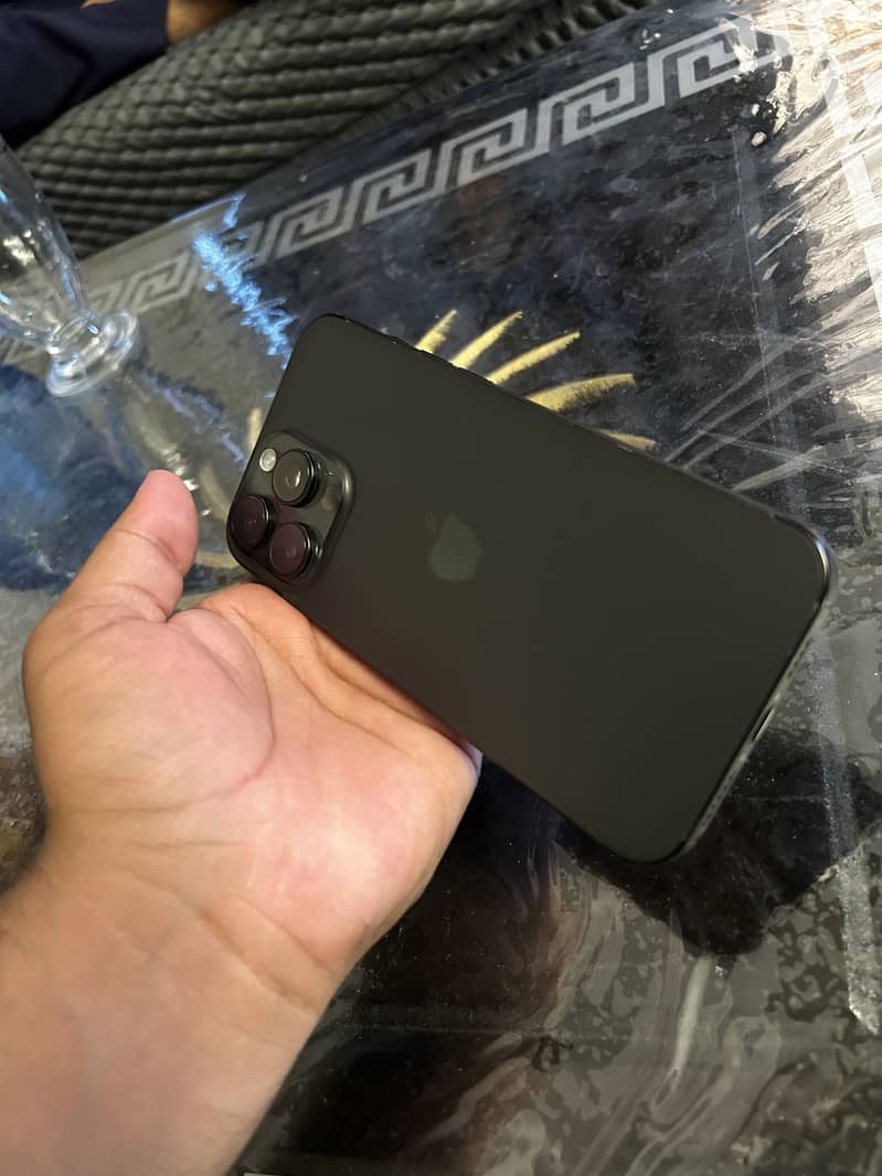 Apple iPhone 16 Pro Max 1