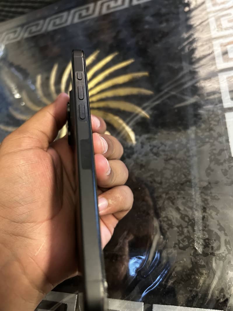 Apple iPhone 16 Pro Max 2