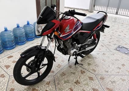 honda CB125F 2022 only 2400km geniuine guranted