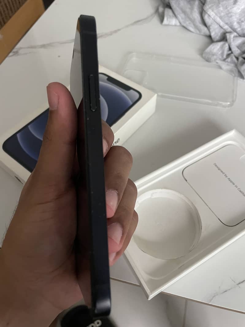 Apple iPhone 12 6