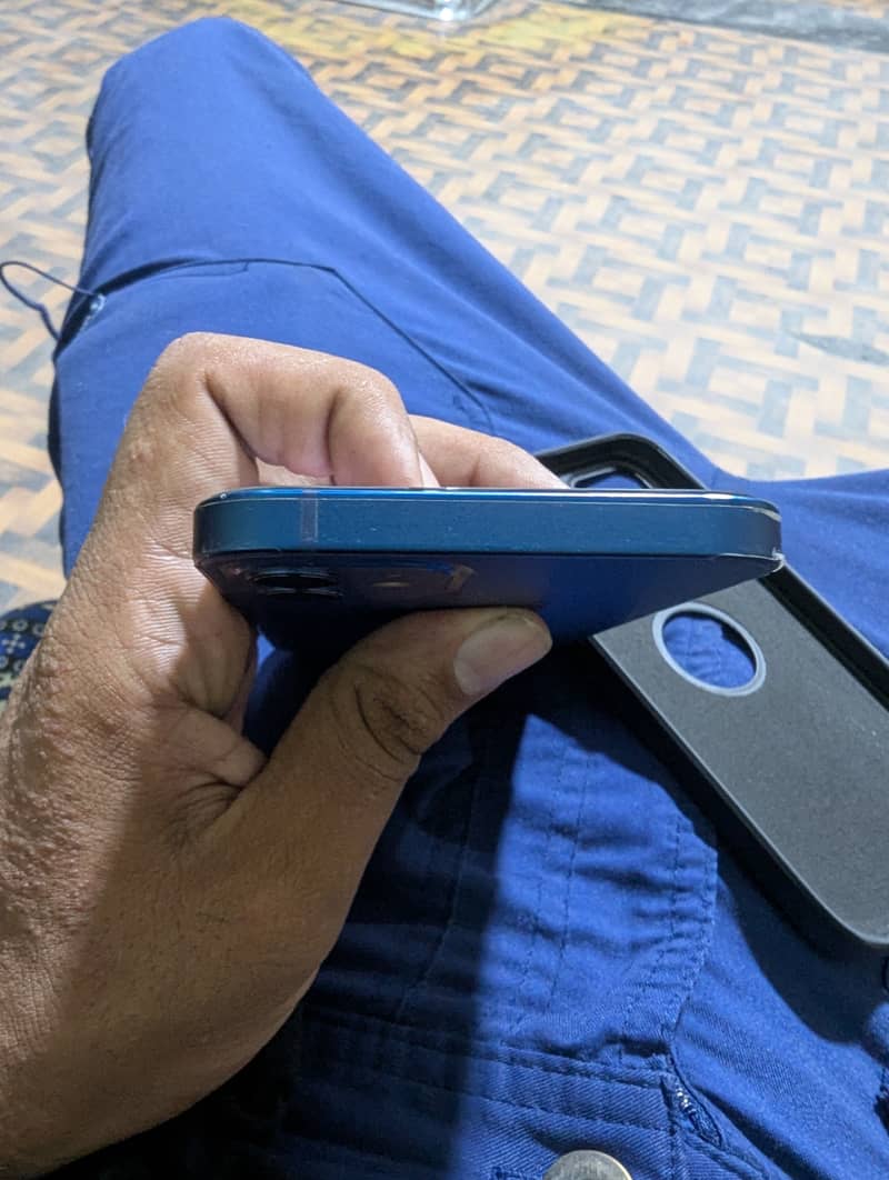 Apple iPhone 12 3