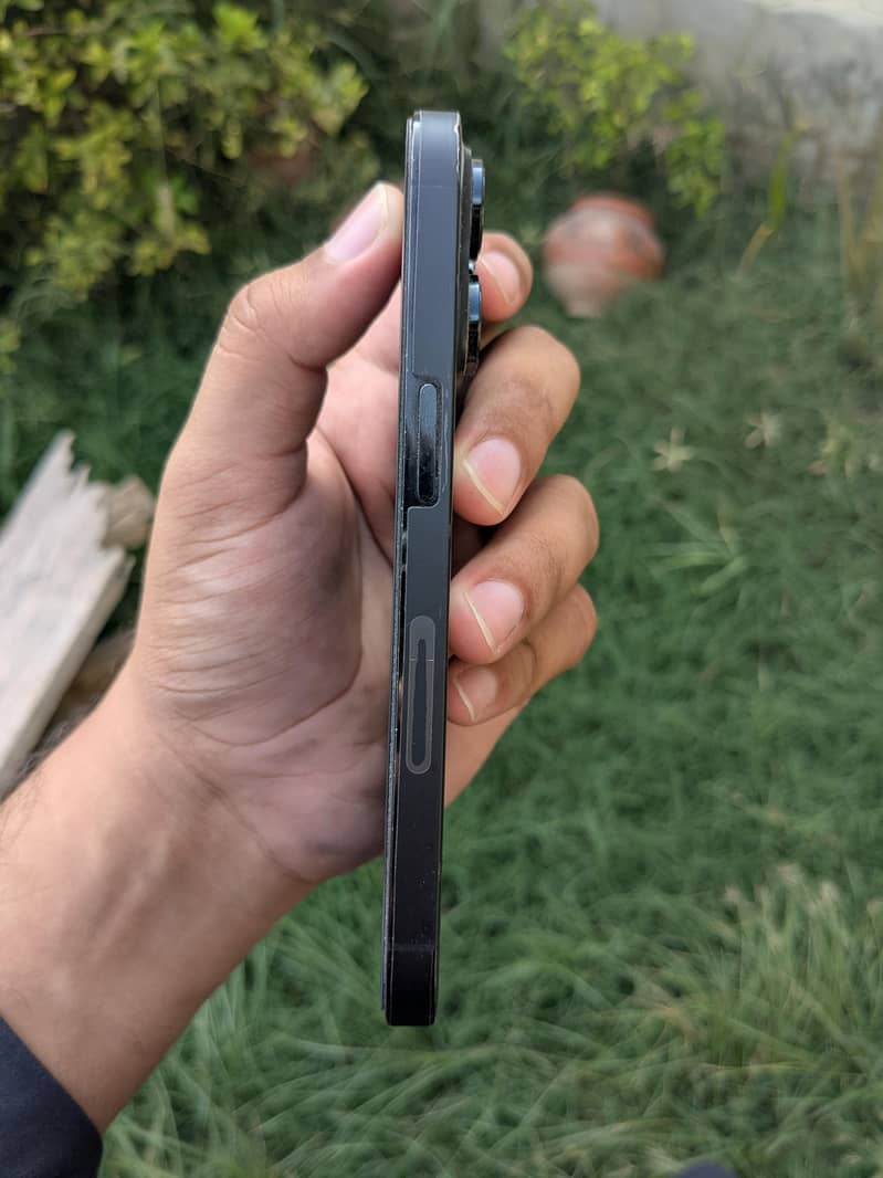 Apple iPhone 14 Pro 2