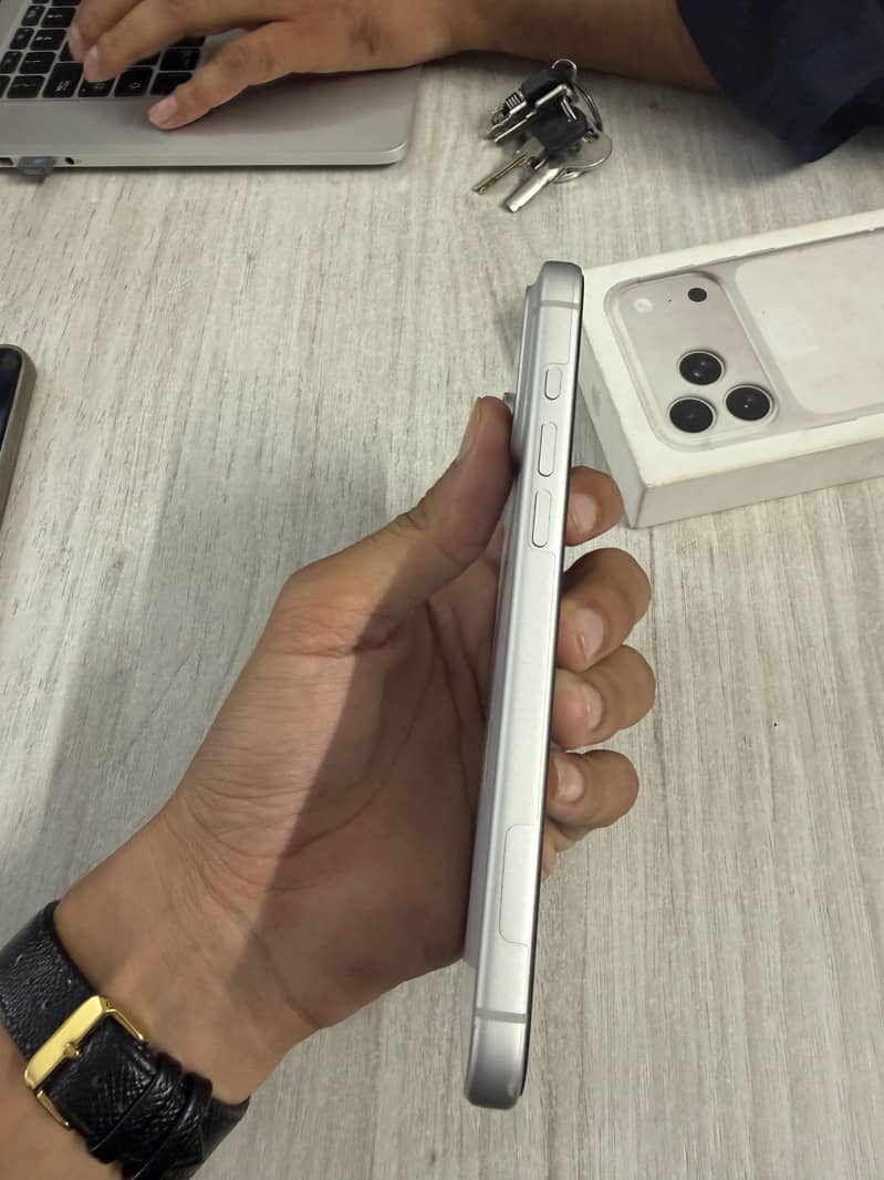 Apple iPhone 17 Pro Max 3