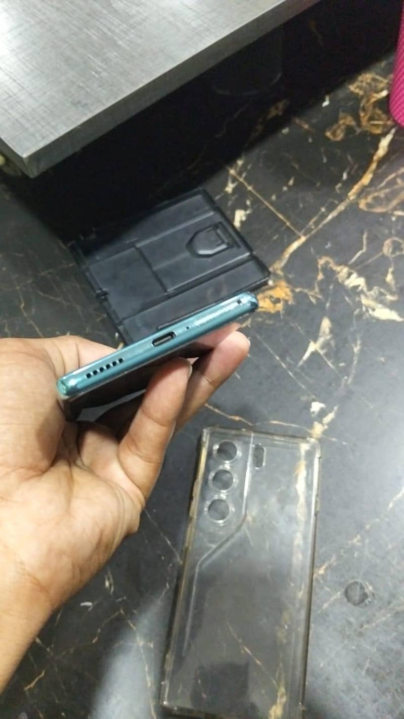 Tecno CAMON 40 1