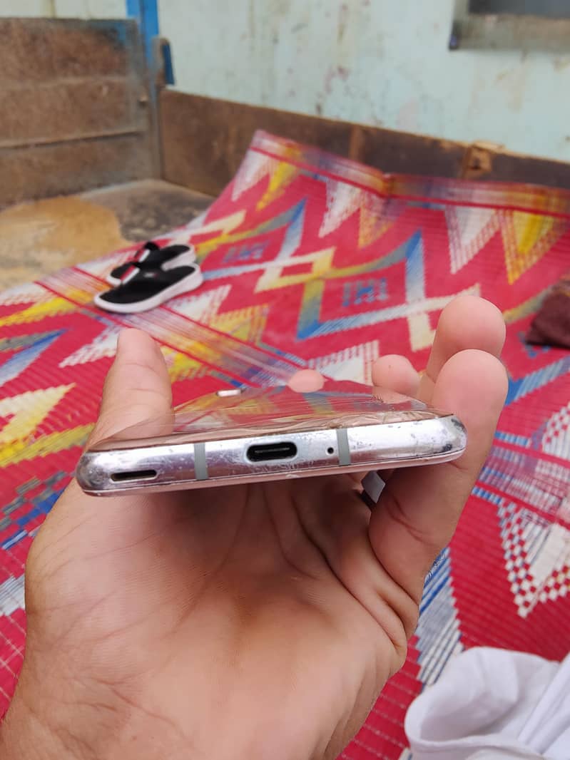 Sharp Aquos R2 3