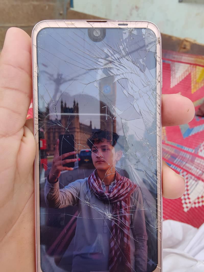 Sharp Aquos R2 5
