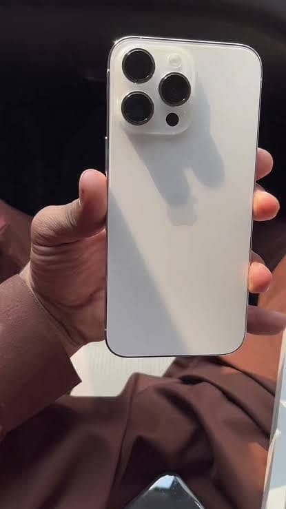 Apple iPhone 14 Pro Max 1