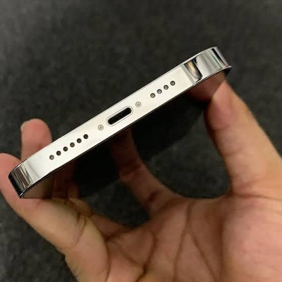 Apple iPhone 14 Pro Max 2