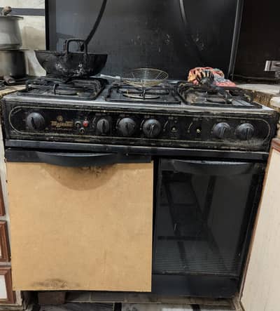 Majestic Gas Cooking Range 5 Burners with Oven (Working Condition)
