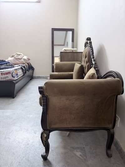 2-Seater Sofa for Sale – Excellent Condition
