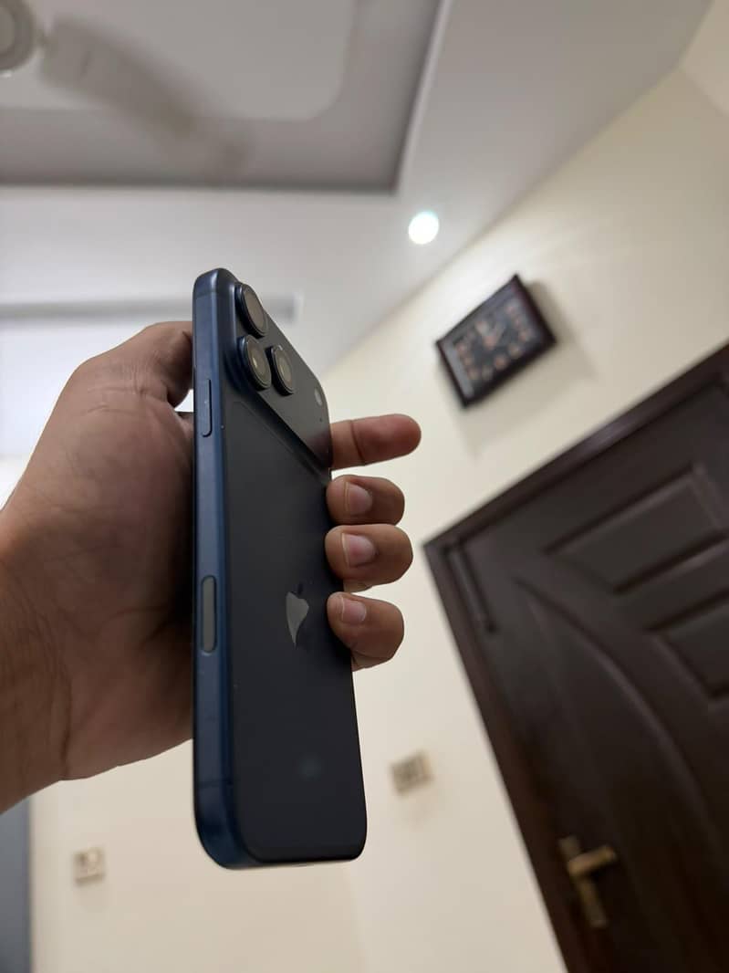 Apple iPhone 17 Pro Max 1
